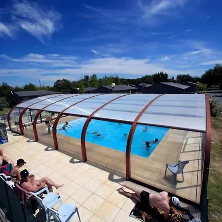 Chalet 2 Etoiles - Piscine - Eebbhi